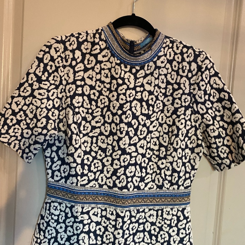 J. McLaughlin Kyrie navy blue geo cheetah print knee-length dress size 6 - Picture 5 of 5
